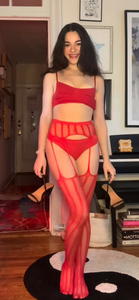 AllyAnnaMaria ヌードモデル 写真