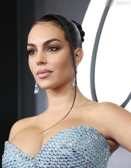 背の高い熟女オンリーファンズ 裸 写真