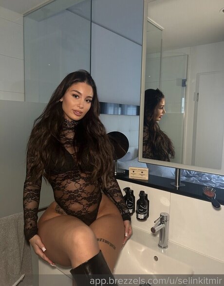 アジア人の指入れ オンリーファンズ 限定 写真