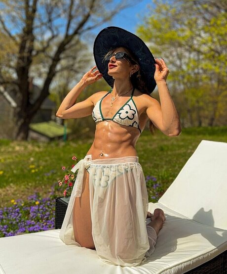 逆輪姦 オンリーファンズ 無料 画像