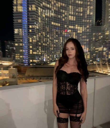 Taylor Levinson スター ギャラリー