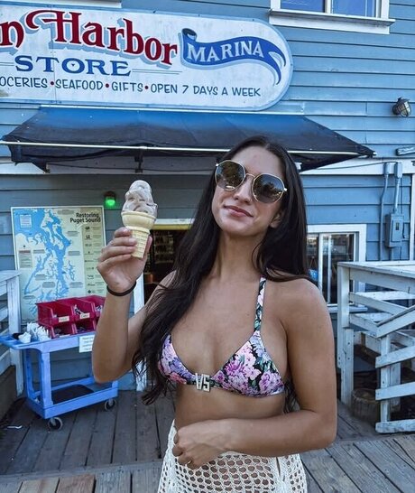 Mikaelachavezt スター 裸 写真