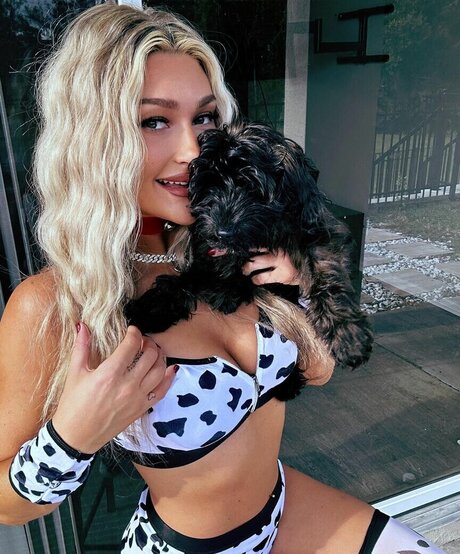 Izzi Dame セックススター 写真
