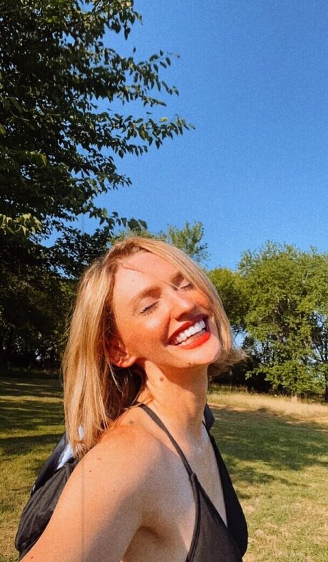 小人ヌードオンリーファンズ ポルノ 画像