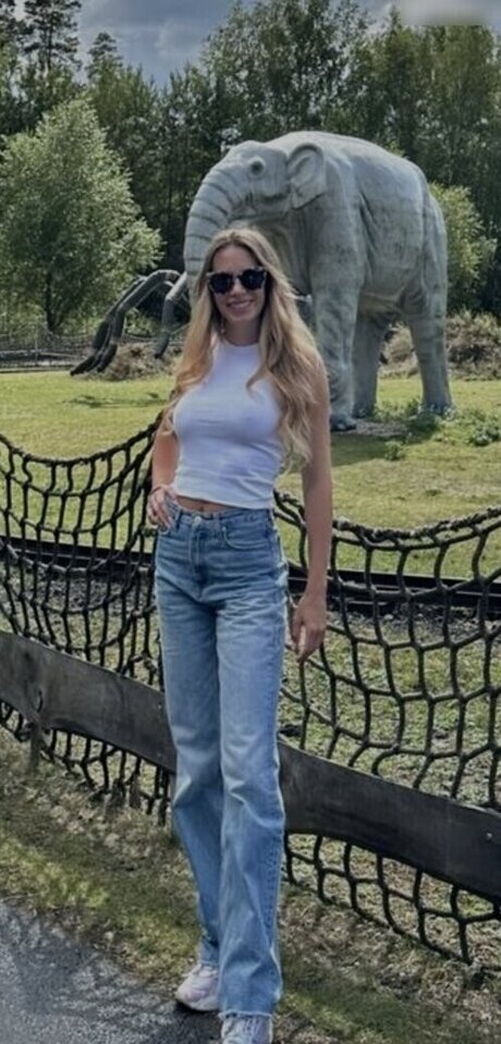 巨乳の大学オンリーファンズ 美しいヌード 画像