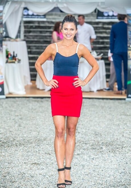 垂れ乳オンリーファンズ 美しいポルノ 画像