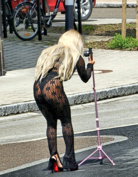 ブラックマジックオンリーファンズ セクシー裸 写真