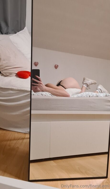 finest emi 裸のモデル 画像