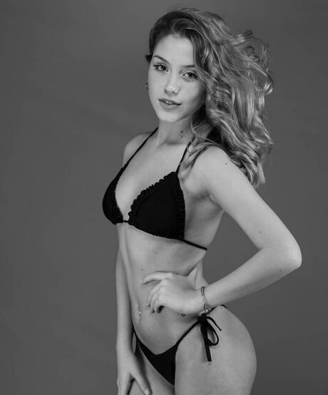 Valentina Borelli 完璧なスター 写真