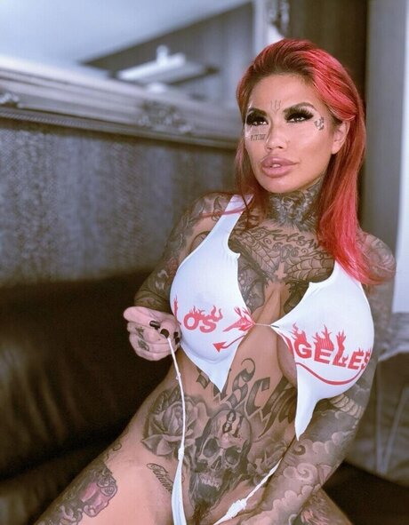ティーンパンストオンリーファンズ セクシーヌード 画像