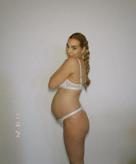 Laura Joelle ヌードモデル 写真