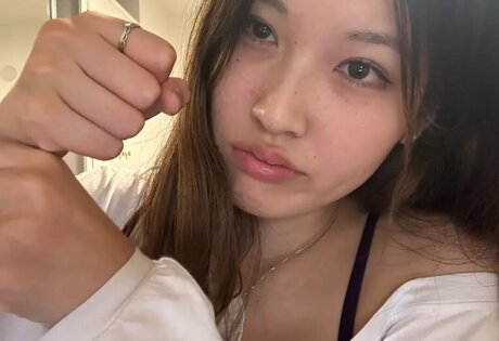 baitu asmr エロティック女優 写真