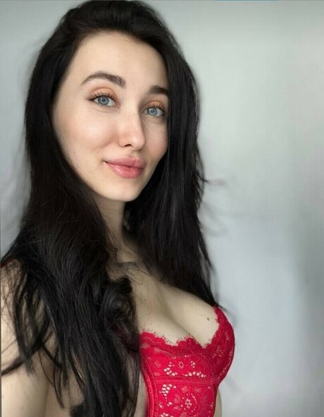 Lera Sky 裸の女優 写真
