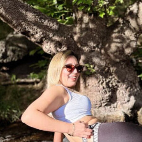 Fidan Atalay アートモデル 写真