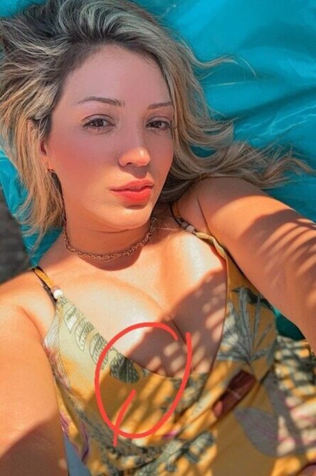 Fidan Atalay 無料モデル 写真