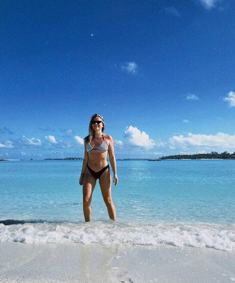 フェムボーイランジェリーオンリーファンズ ホットセクシー 写真
