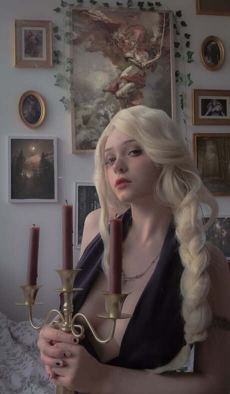 Finnya セクシーなポルノスター 写真