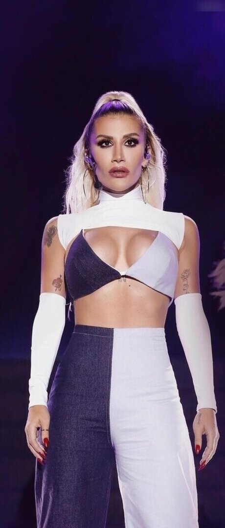 トランスティーンオンリーファンズ 美しいヌード 画像