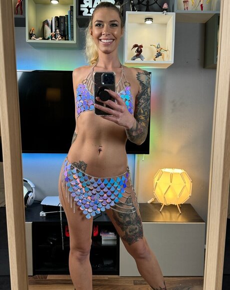 Lisa Luchs セクシーなポルノスター 写真