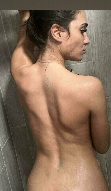 熟女中出しオンリーファンズ セクシー 写真