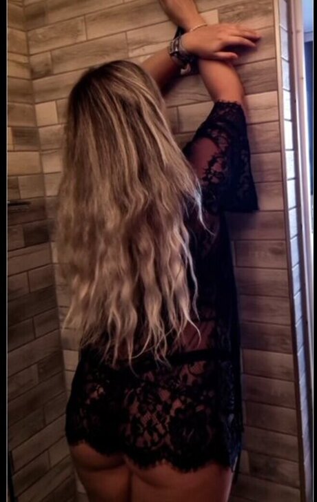 おっぱい自撮りオンリーファンズ ホットセックス 写真