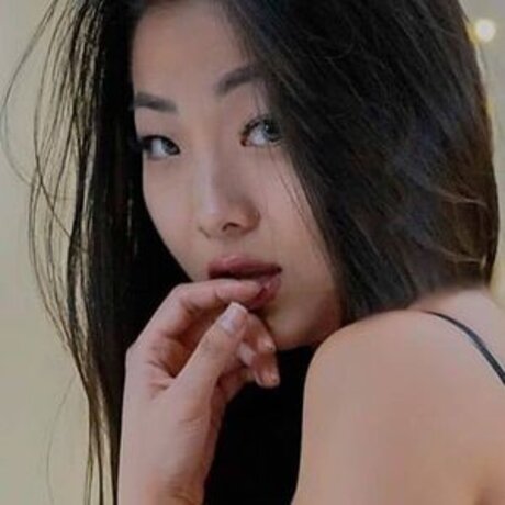 Nancy Nguyen ヌードモデル 写真