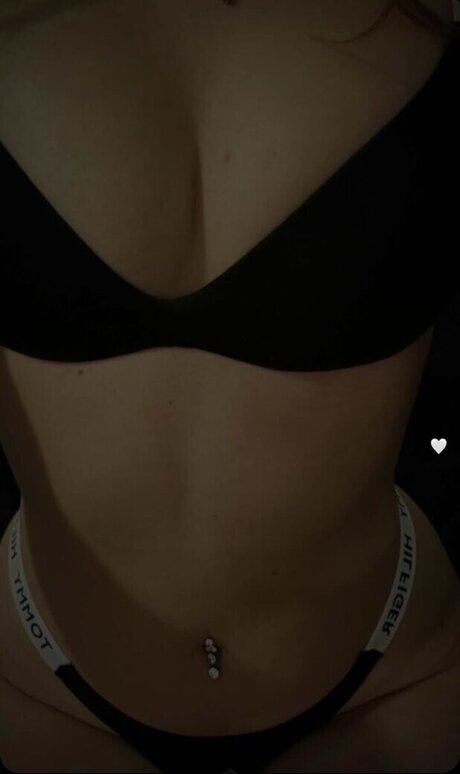 POVティーンオンリーファンズ エロチック 写真