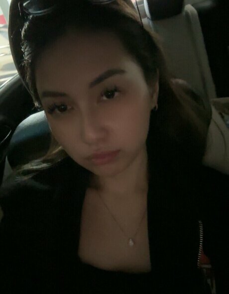 美しい黒檀のオンリーファンズ HD 写真