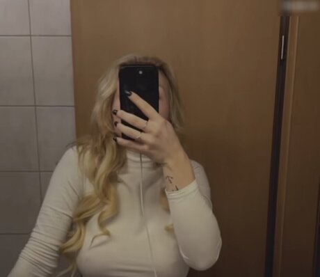 ラテン系ティーンのプッシーオンリーファンズ 無料xxx 写真