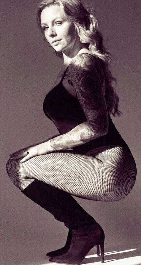 ニューハーフ ドミナトリックス オンリーファンズ ホットセクシー 画像