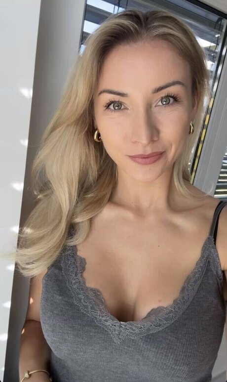 Anna Carina Woitschack top profile image