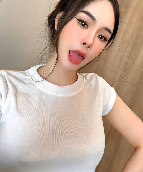 Newbam ポルノ女優 写真