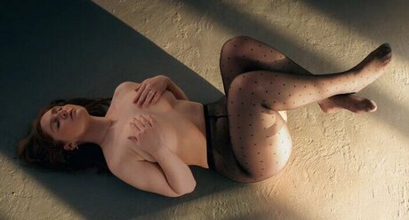 バニーオンリーファンズ アート裸 ギャラリー