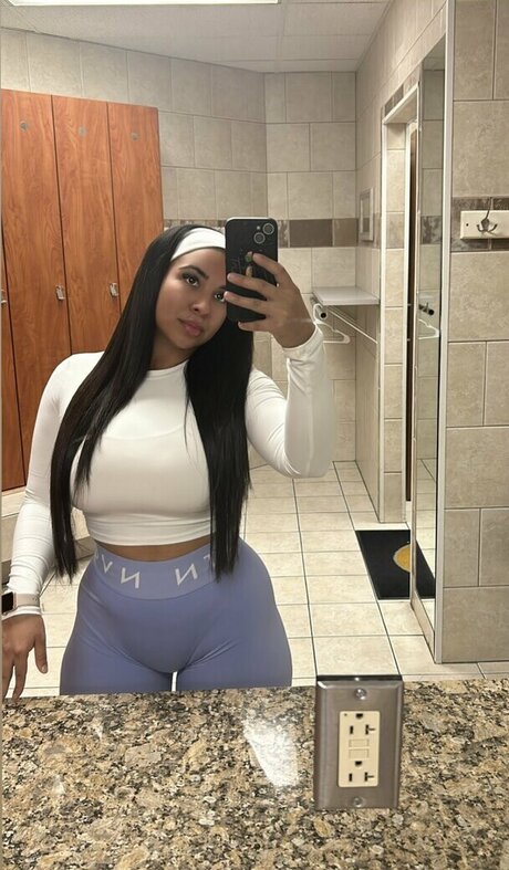 熟女オーガズムオンリーファンズ ポルノグラフィック 写真