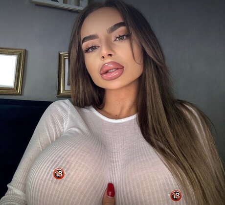 Lucia Smieskova ポルノ女優 写真