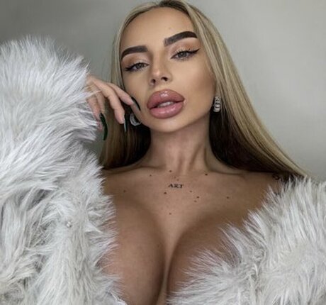 Lucia Smieskova HDモデル 写真