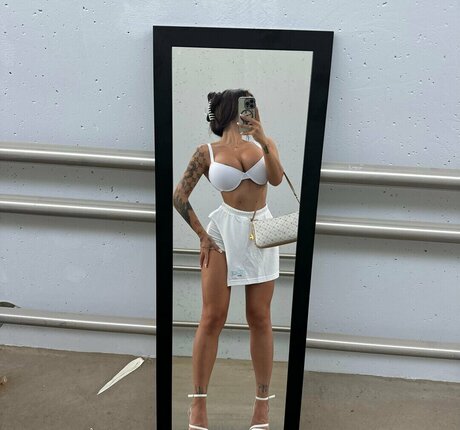 Lucia Smieskova ヌードのポルノスター 写真