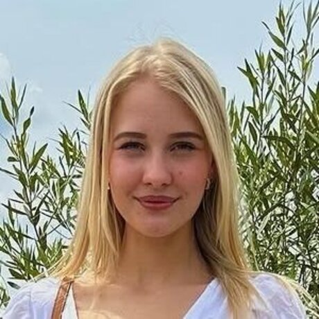 Juliet Small 裸の女優 画像