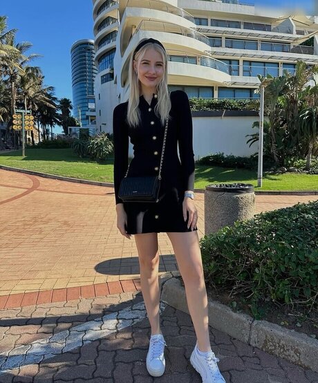 Juliet Small セクシーモデル 写真
