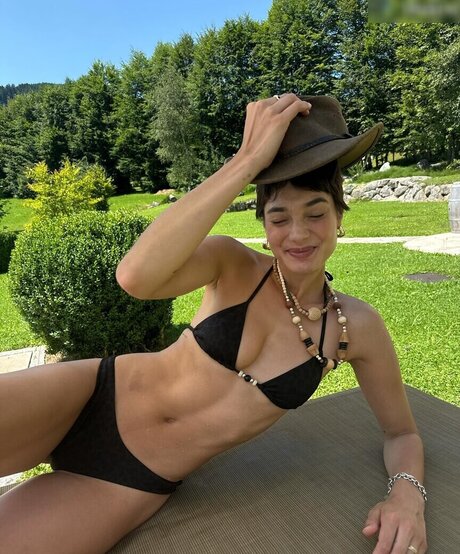 おっぱい自撮りオンリーファンズ HD 画像