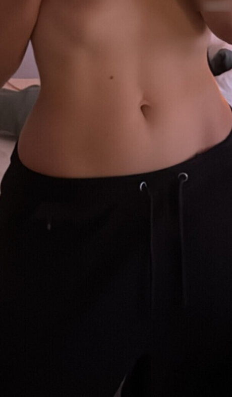 アジア人マッサージ オンリーファンズ アダルト 写真