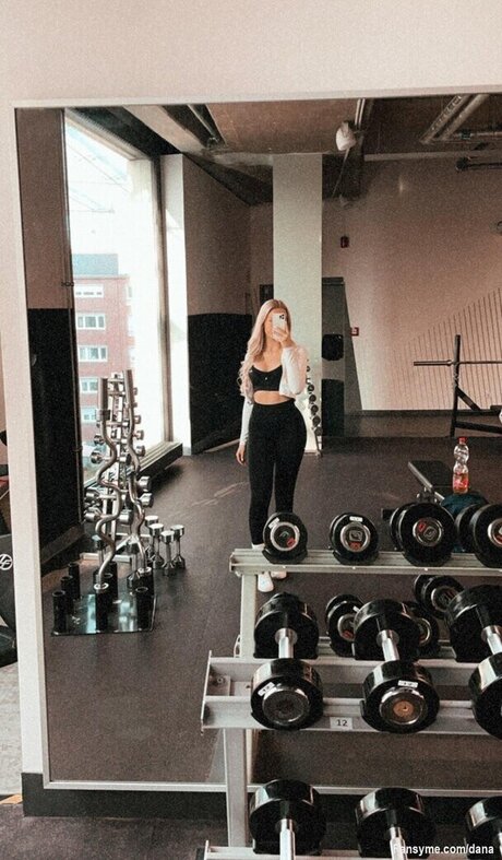 ブラジルの巨乳オンリーファンズ 裸 画像