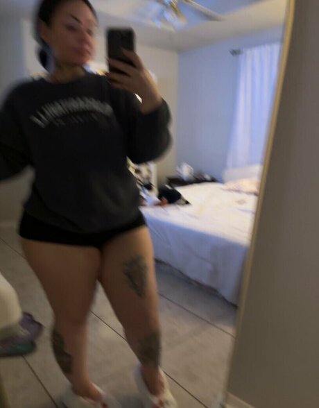 Dreadedwaifu アートスター 写真