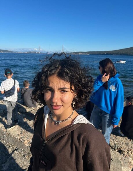 Yashankulova ポルノスター 無料 画像