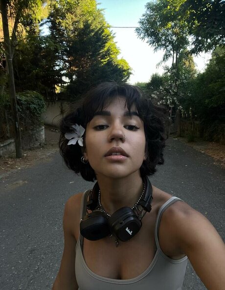 Yashankulova かわいいスター 写真