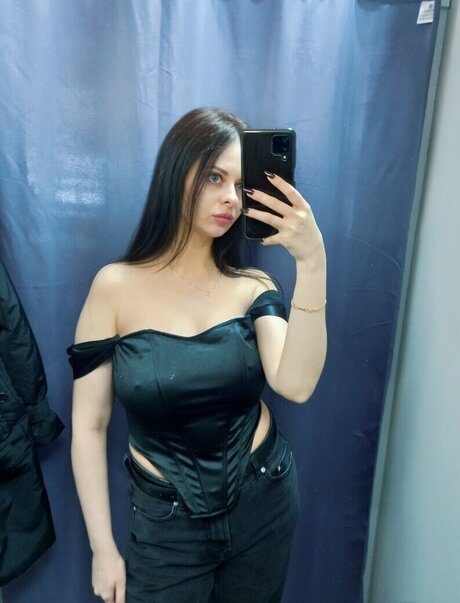 DMオンリーファン 美しい裸 画像