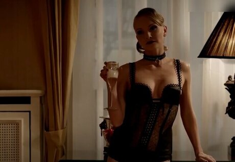 Janin Ullmann エロティックなスター 写真