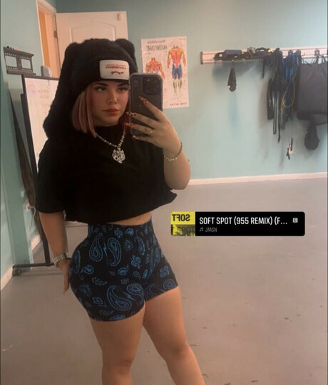 Lexis adale かわいいスター 画像