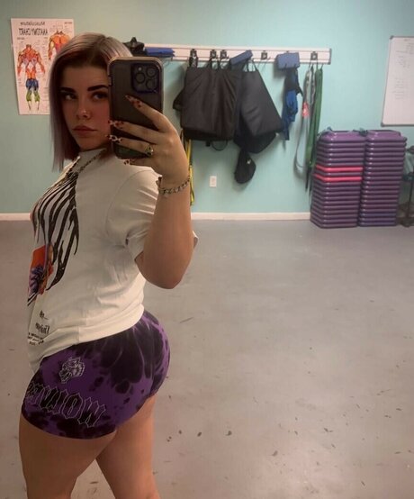 Lexis adale ヌードモデル 画像