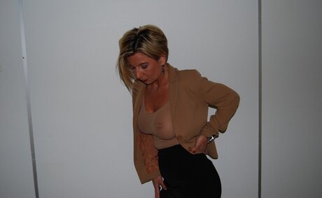 熟女潮吹きオンリーファンズ 美しいxxx 写真